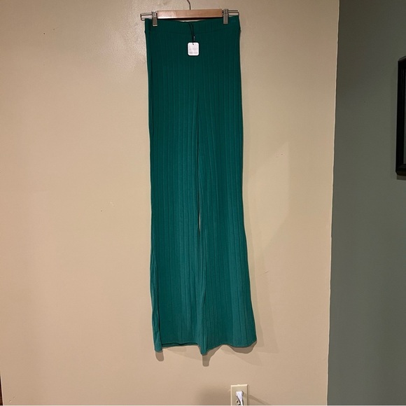 Fashion Nova Green Ribbed Flare Leggings Size Large Bottom ONLY - Picture 1 of 6